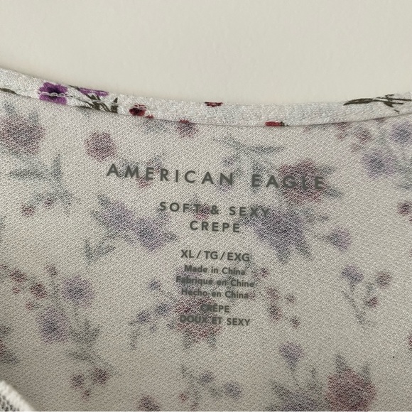 American Eagle Soft & Sexy White Ditsy Floral Tank - Picture 3 of 3